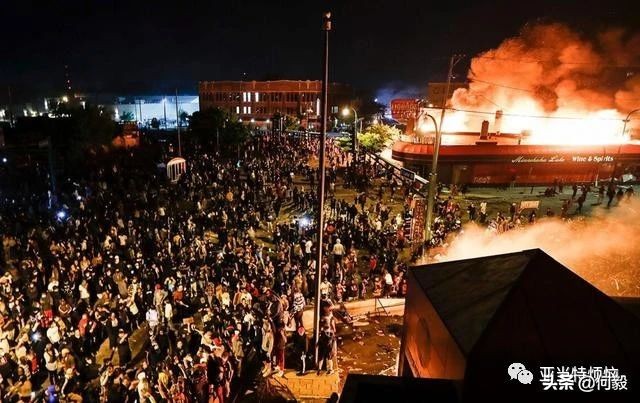 美股强力反弹原因,三大利好助推美股直奔新高而去