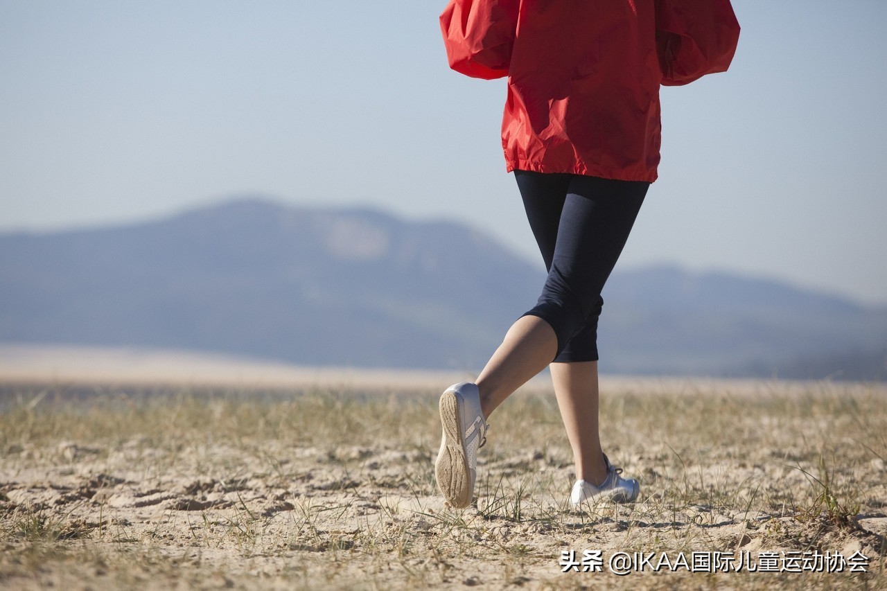 少儿持球顺步突破训练方法,少年儿童版慢动作完整版