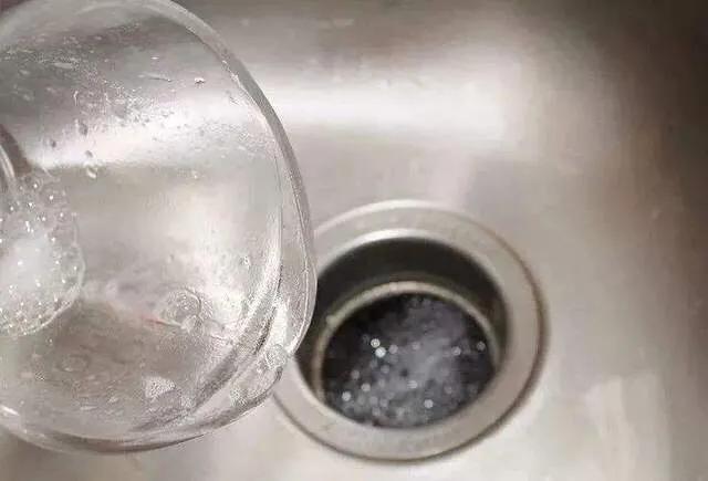 小苏打的妙用大全去油污,小苏打的妙用去污渍