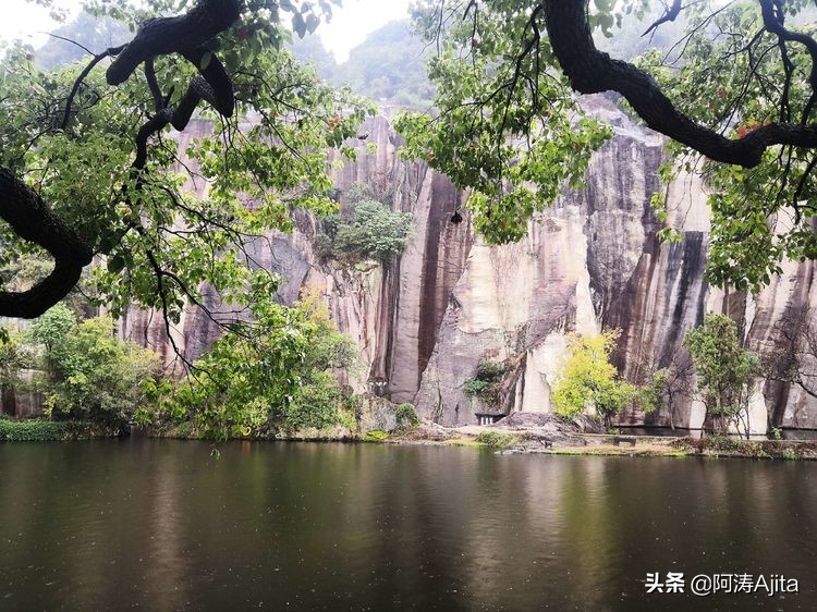 勿谓湖小，天在其中：绍兴东湖