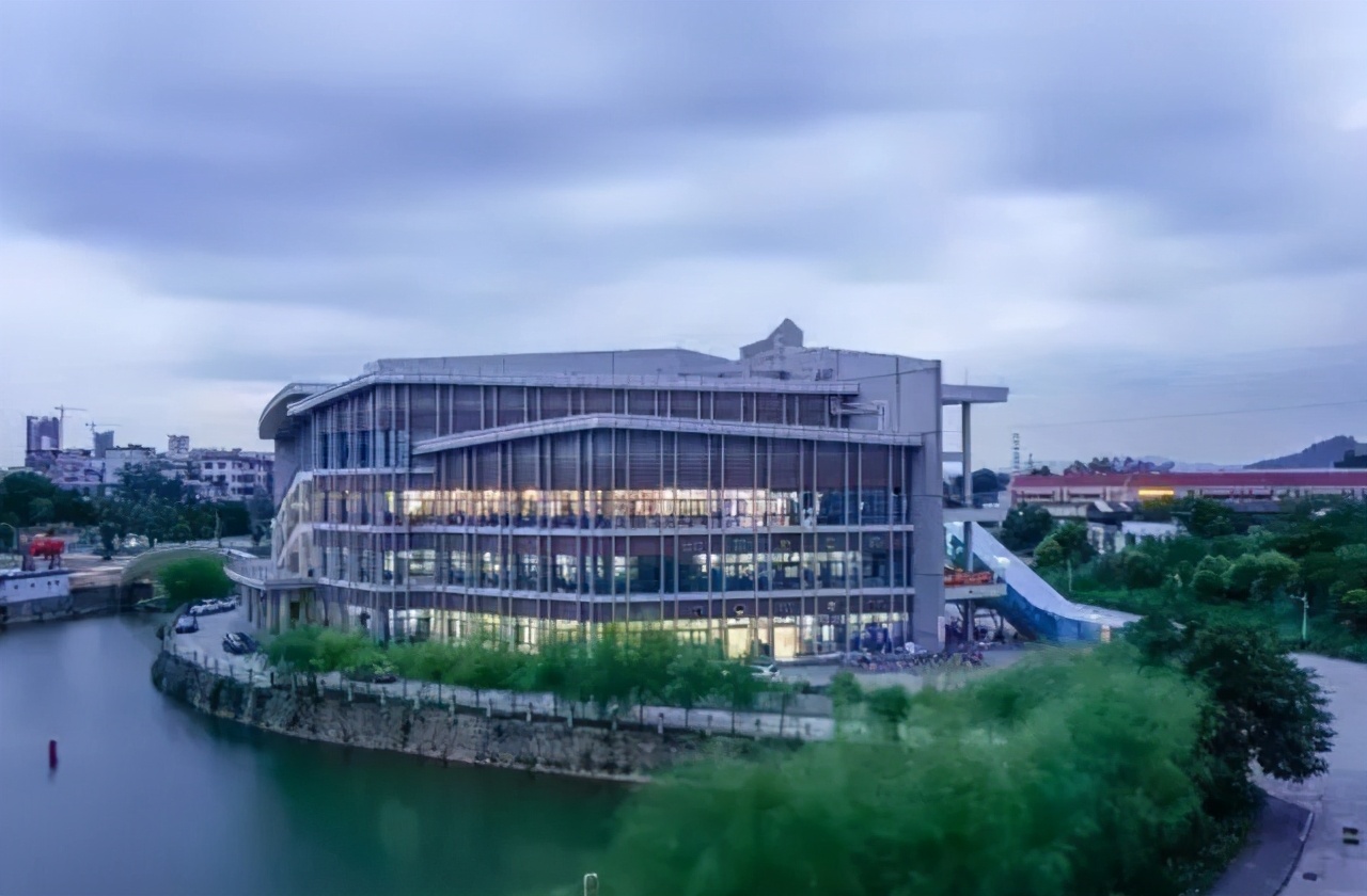 适合考公务员的广东民办本科学校,广东想考公务员报考哪个大学好