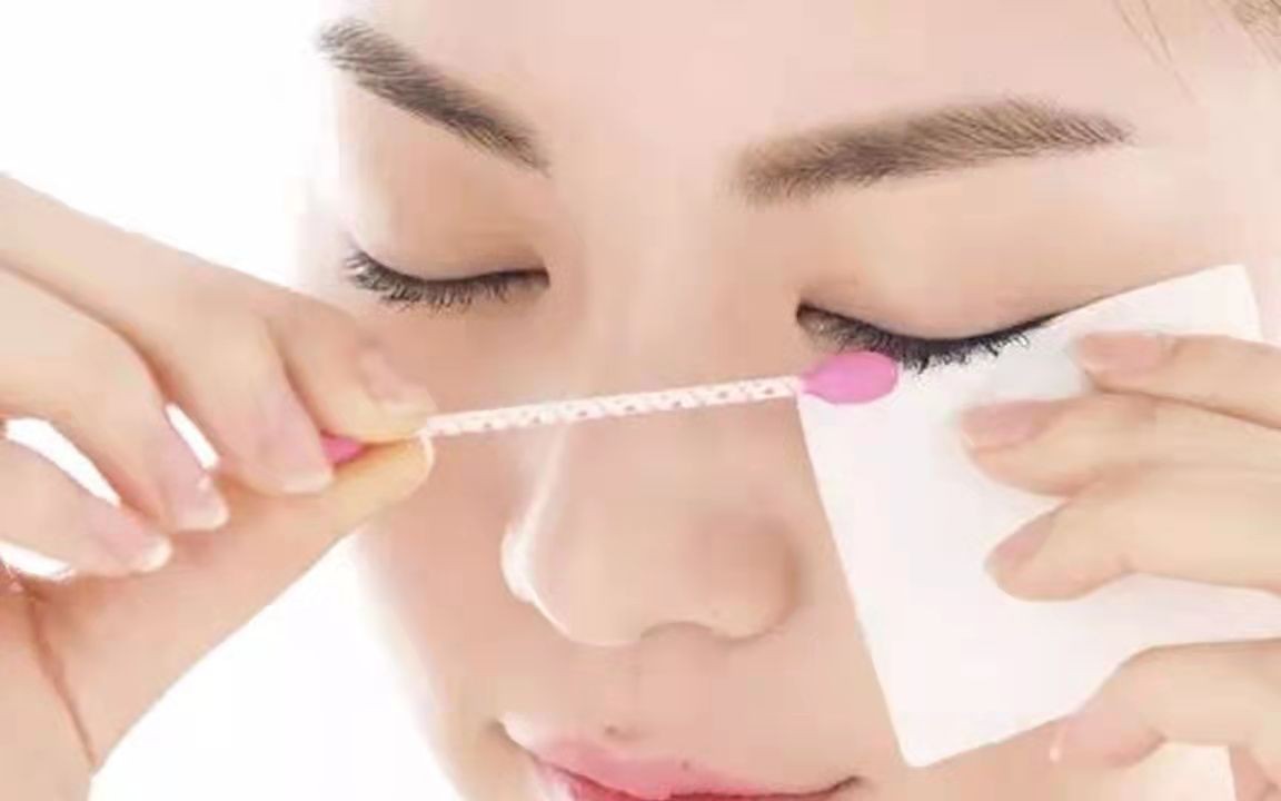 下眼睑卸妆的正确手法,眼部正确卸妆方法