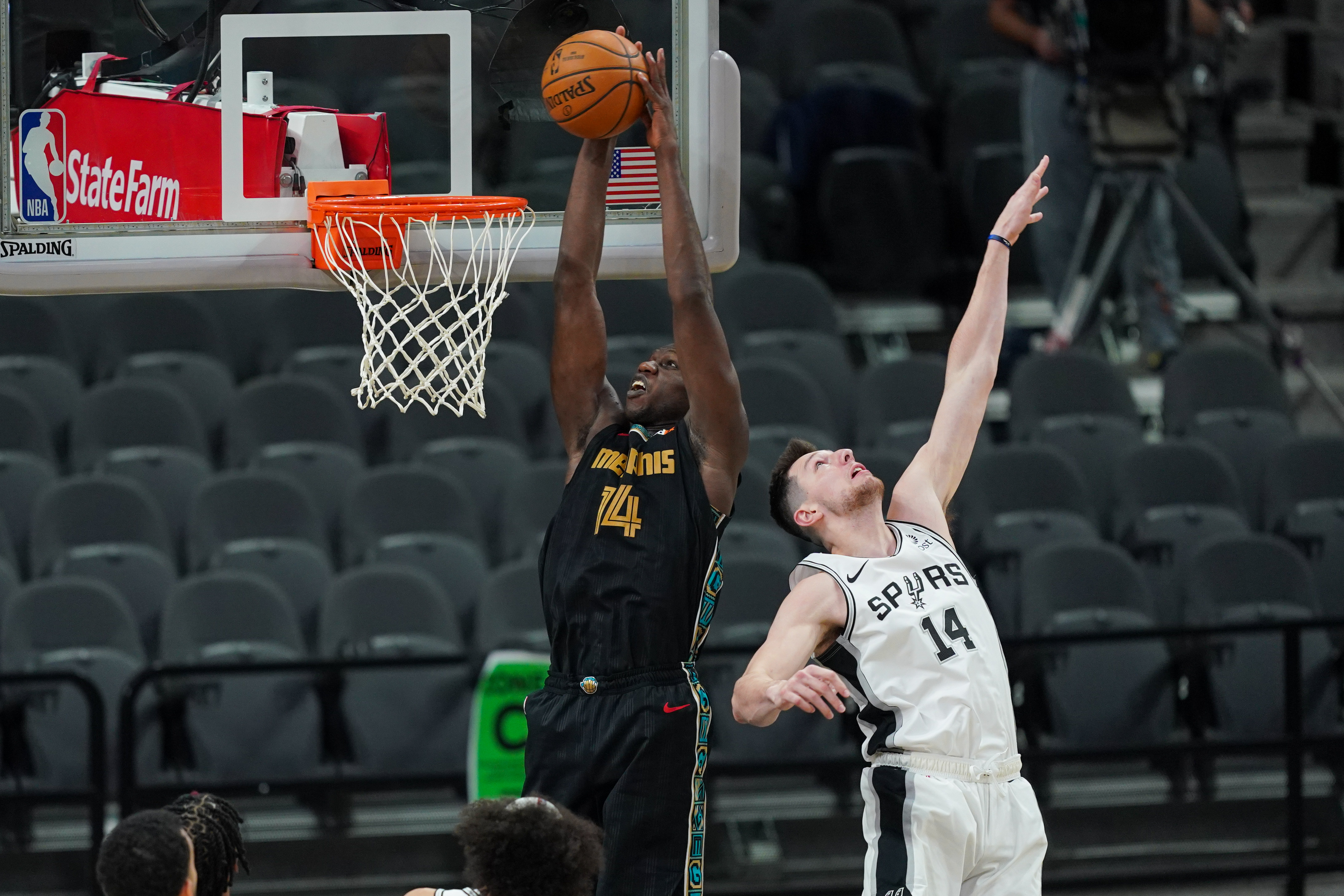 nba今年夏天合约到期的球员,nba今年已确定的交易