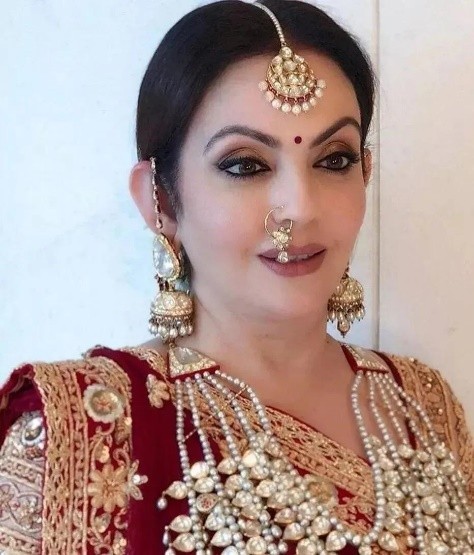 印度首富宠妻如宝：7次约会就求婚，盛宠35年，不孕5年也没嫌弃