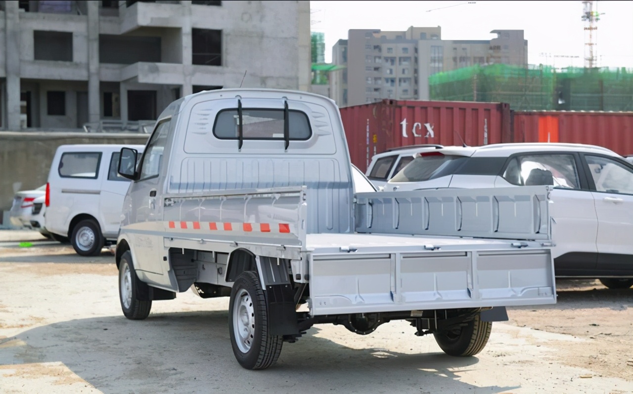 五菱荣光小卡国六油耗怎么样,五菱荣光小卡1.5双排油耗裸车价格