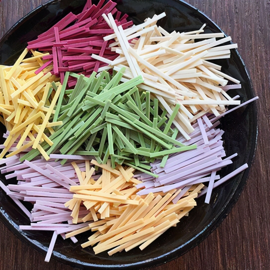 宝宝6个月了，该添加辅食了，那么具体该怎么做呢？注意四方面