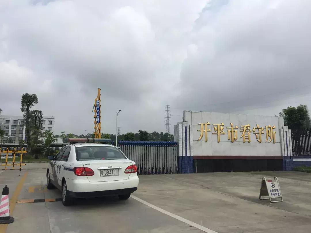 进入“高墙”内的世界,他们的一天工作开始了…