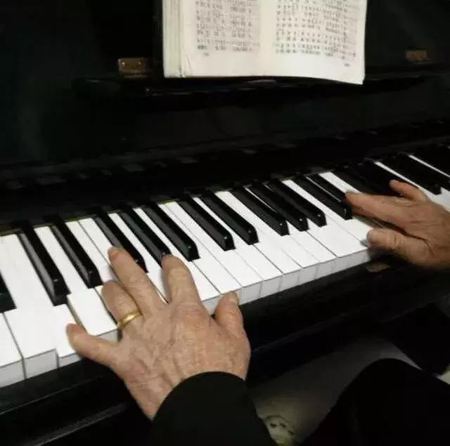 「真实故事」如何用一块钱拯救脱发少年?