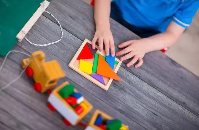 宝宝不想去幼儿园用尽了心机,宝宝不愿意去幼儿园说害怕