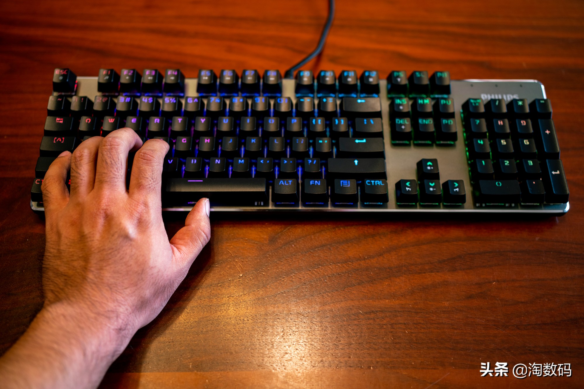 99元捡漏,有什么100多的rgb青轴机械键盘
