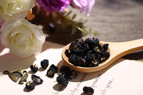 枸杞黑色好还是红的好,枸杞叶子有黑色虫子