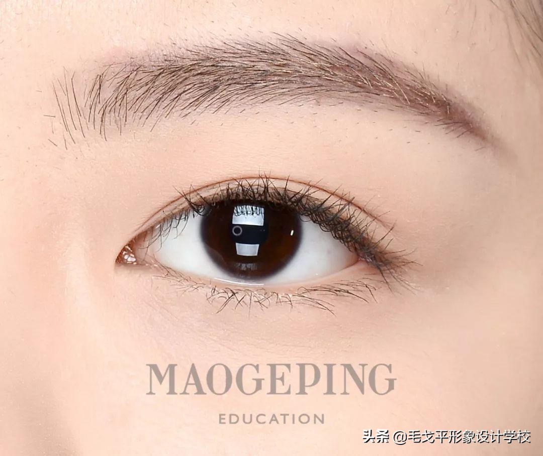 眼线一画就糊怎么解决,眼线一秒学会