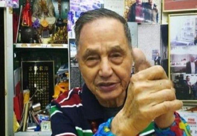 “香港刀王”陈当华：磨一把菜刀，要价上千元，得提前3个月预约