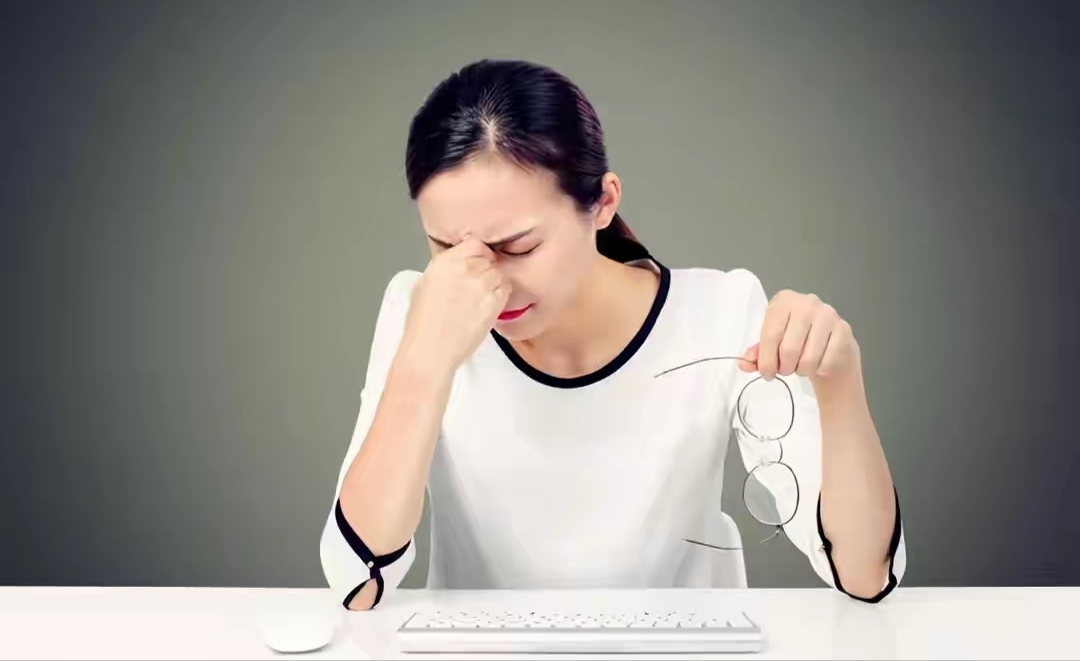 女孩恋上已婚男怀孕后被残忍抛弃,已婚男爱上年轻姑娘意外怀孕