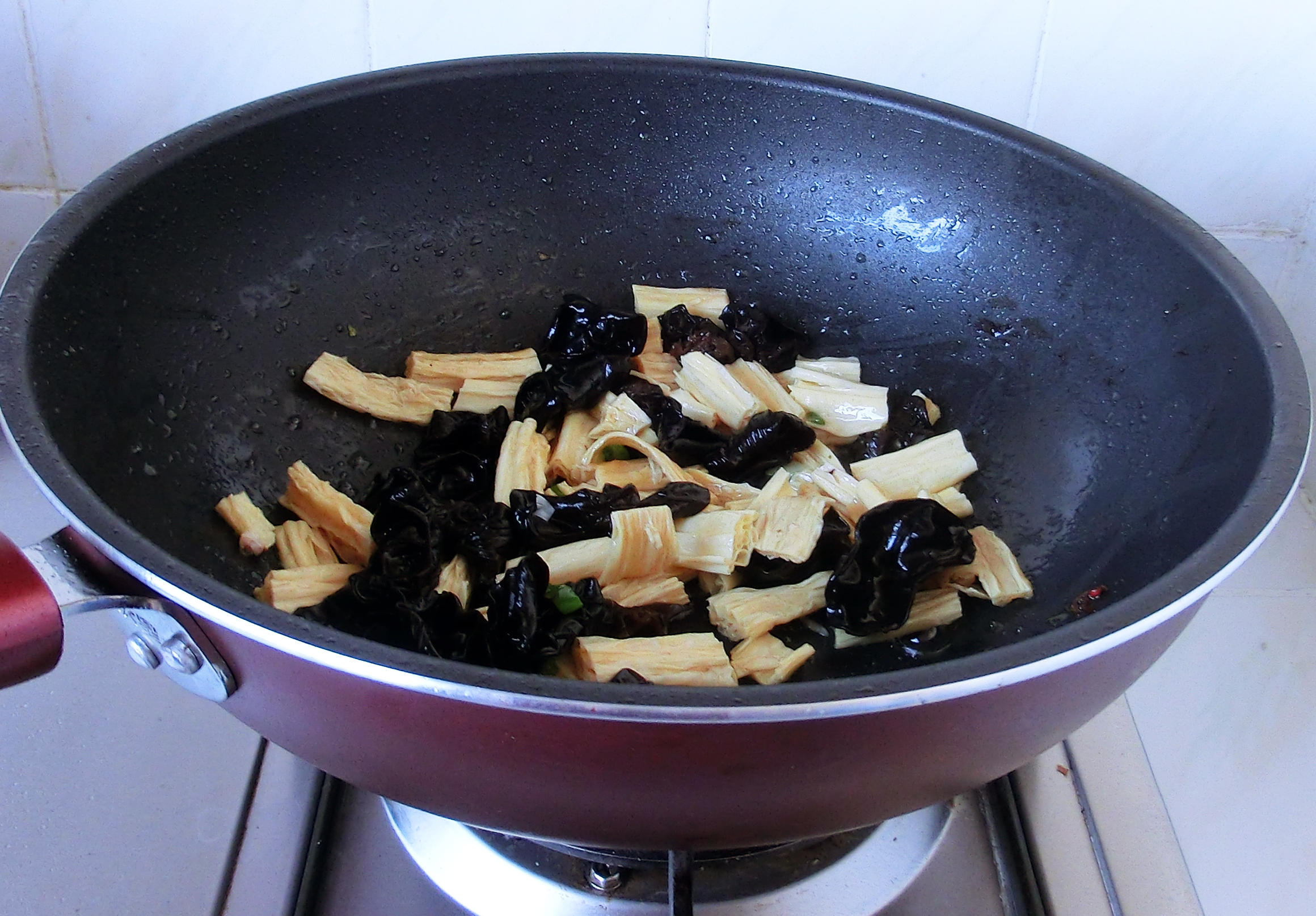 今天除夕,老话说:饮食自倍,脾胃乃伤,多吃“4个1”,保肝护胃