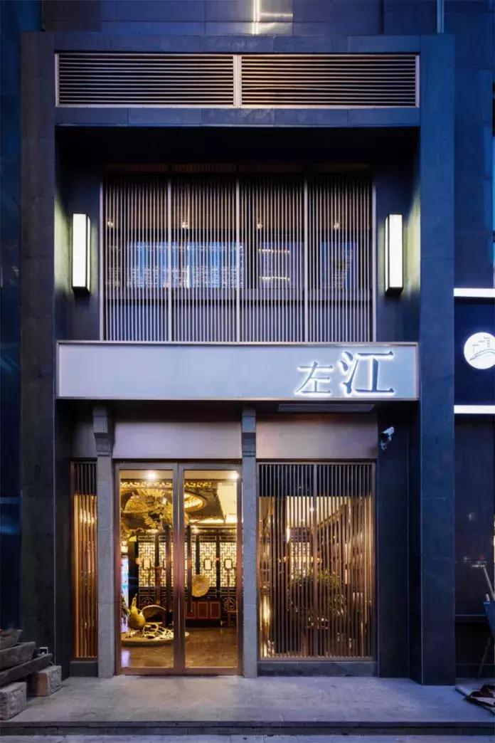 西安一“怪”店，没有散座，厅堂还悬了只大金龙