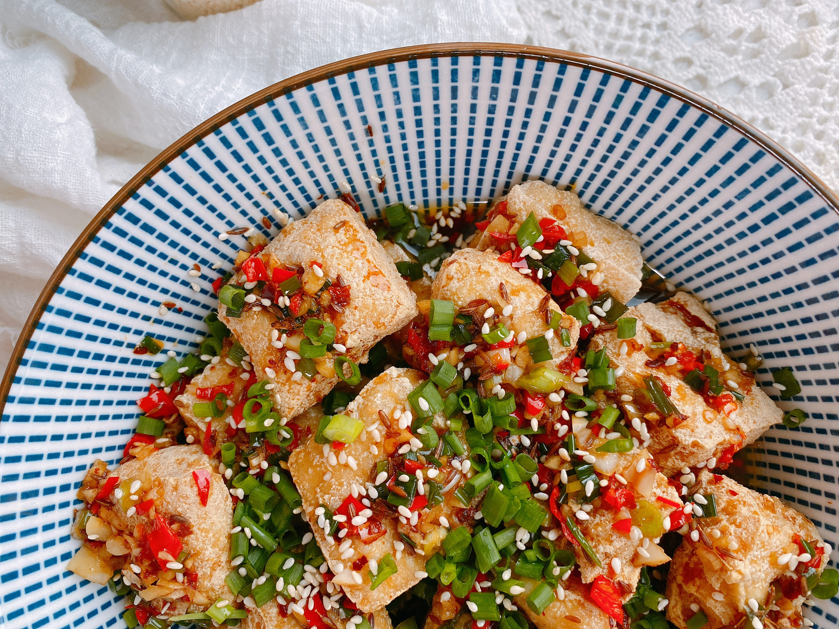 夜市卖臭豆腐的做法,摆摊正宗臭豆腐的做法全过程