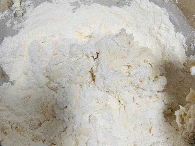 韭菜滋卷蒸几分钟,陕西韭菜粉条滋卷做法