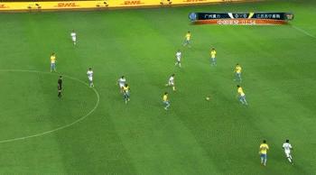 保利尼奥面对梅西,保利尼奥中柱对梅西