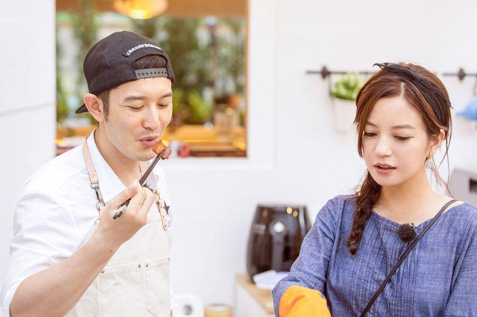 赵薇新综艺发型亮了,43岁依旧活力四射,网友看后:快回中餐厅