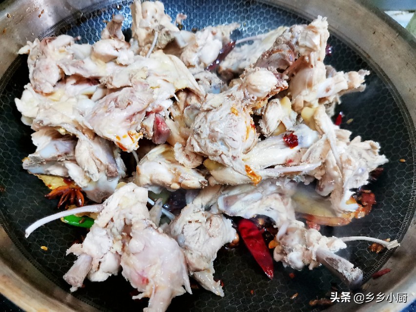 鸡锁骨这么做，色泽红亮，麻辣鲜香，网友直呼太馋人了，求做法
