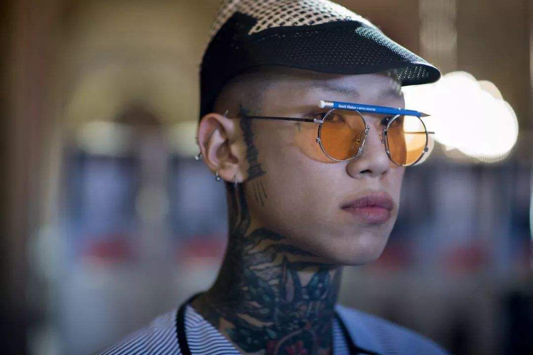 风靡全球的「Tongue+Chic街头密码」潮鞋艺术展首登上海