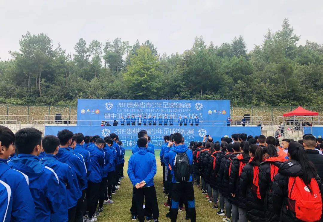 一共有32支球队参加比赛,各路高手齐聚一堂运动会