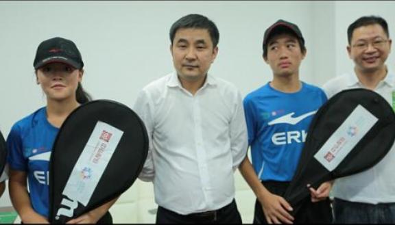 欠债800亿也不忘泡妞,豪掷1亿博美人一笑,父亲去世葬礼都不参加