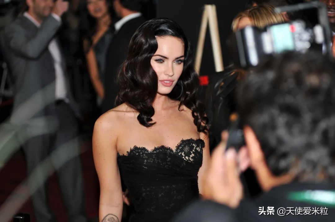 梅根福克斯与继子相处愉快,梅根福克斯为什么和前夫离婚