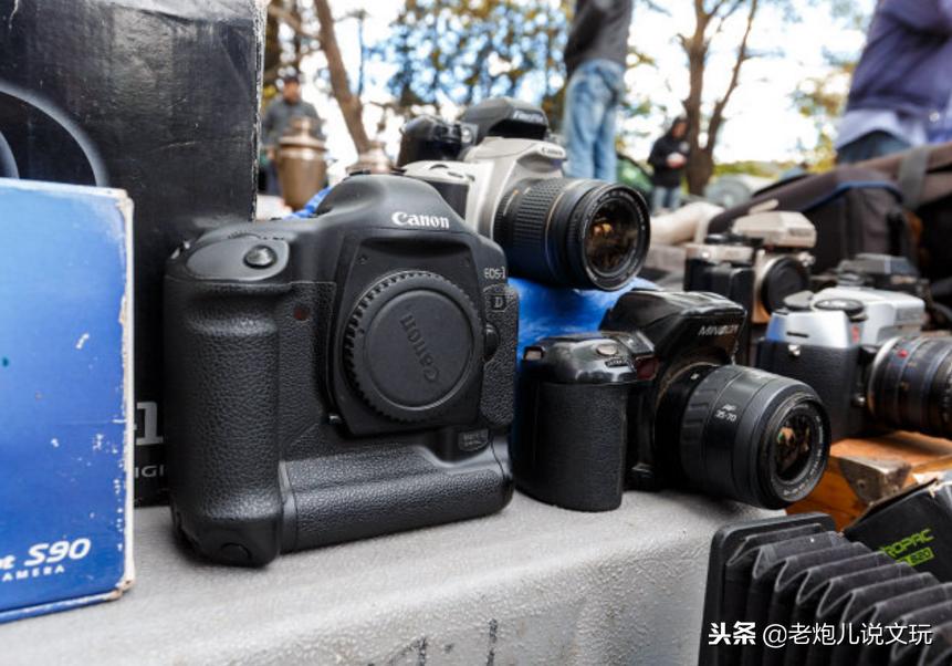 莫斯科也有一个“潘家园”二战*榴弹手**、*弹子**都卖