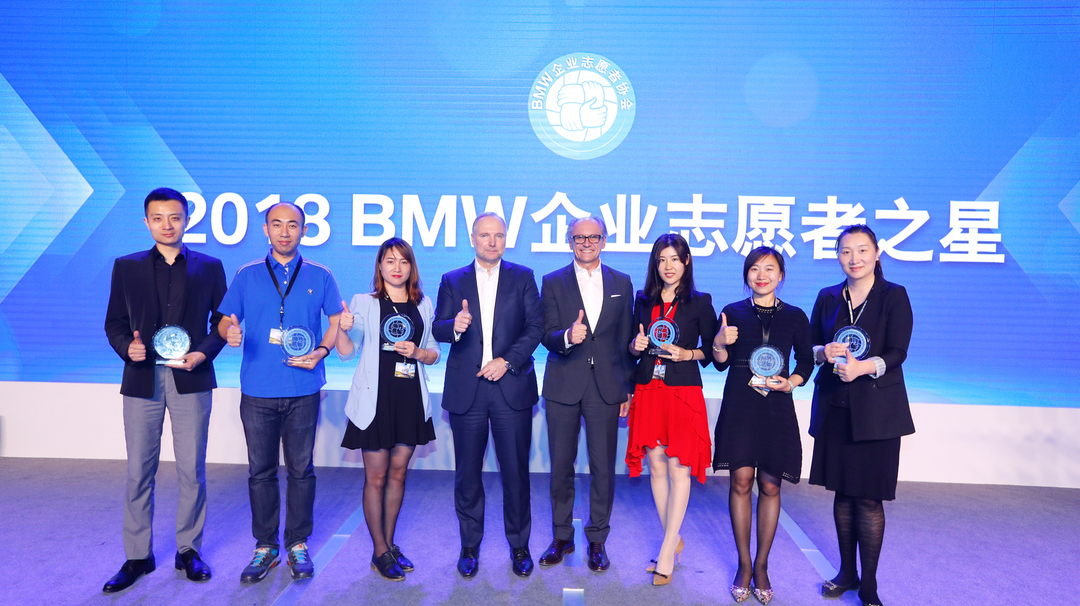 以行动践行初心用担当诠释使命,以行动践初心以实干显担当