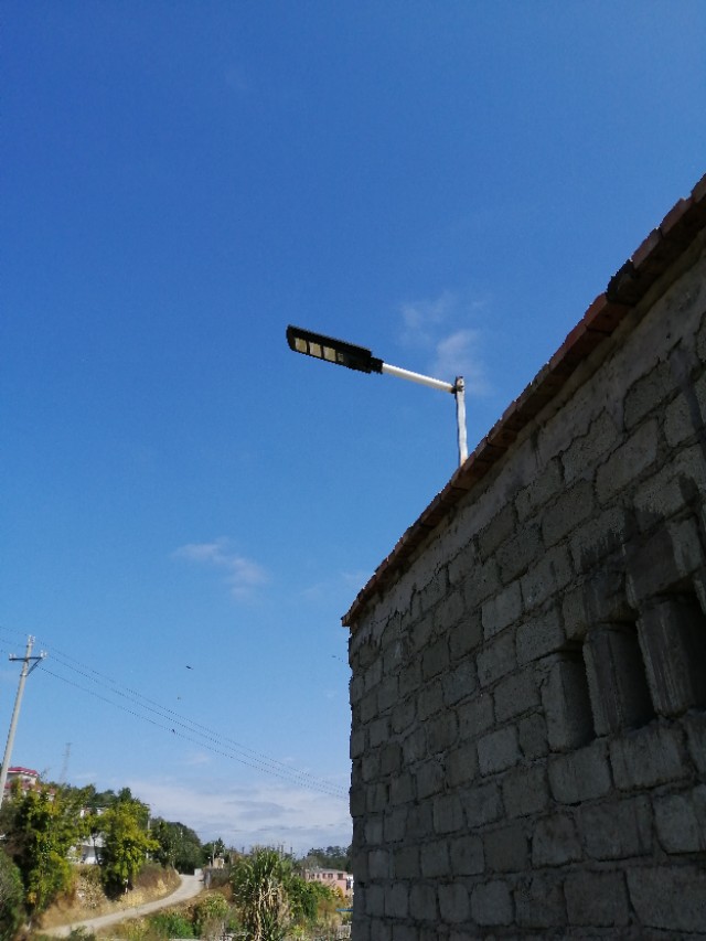 太阳能人体感应灯户外防水路灯,太阳能庭院户外照明人体感应路灯