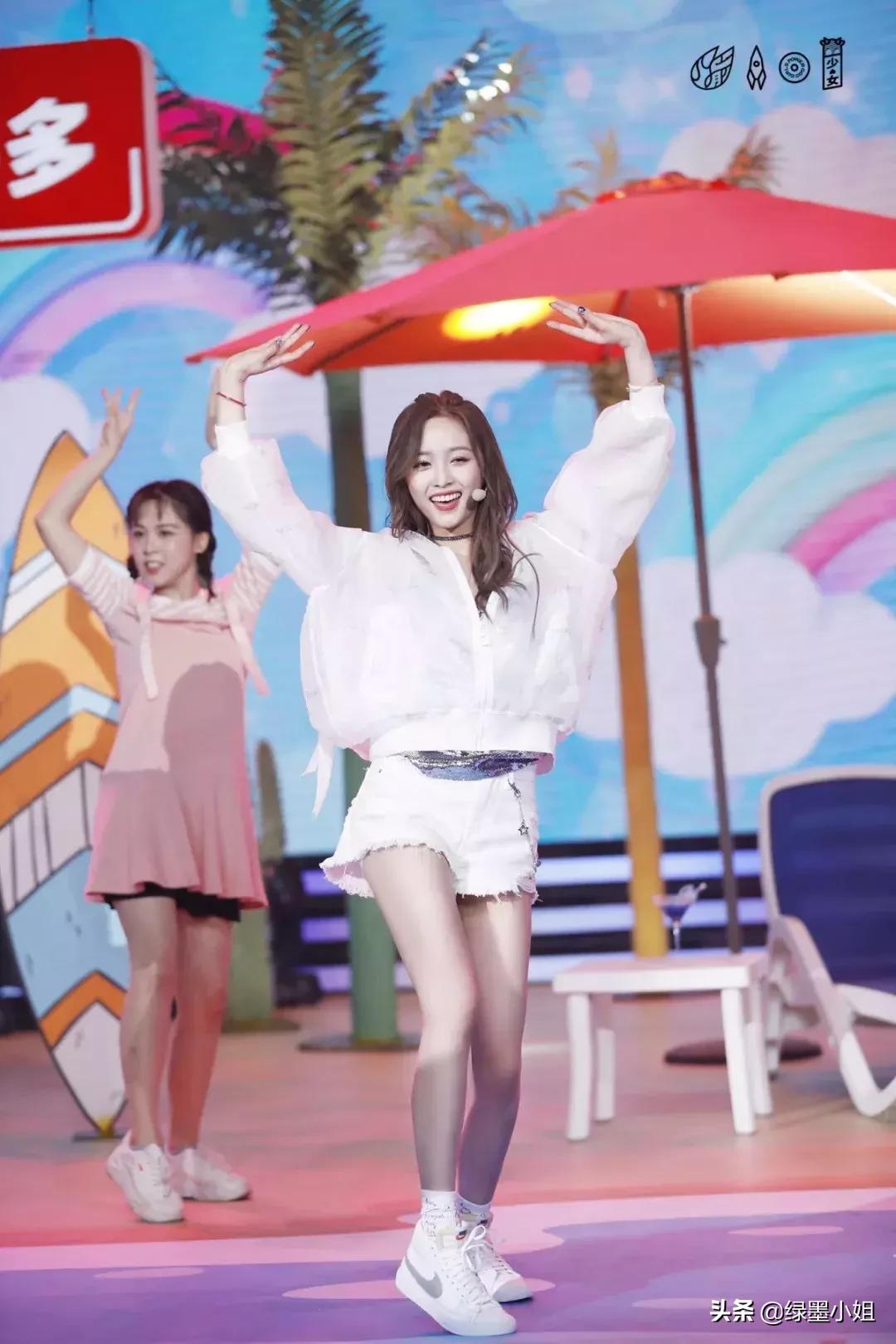 欧阳娜娜同款鞋子匡威,欧阳娜娜一共有匡威的多少鞋