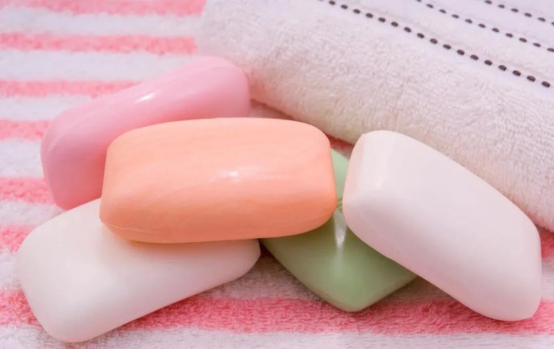 得接触性皮炎的原因有哪些,眼皮接触性皮炎用什么药膏