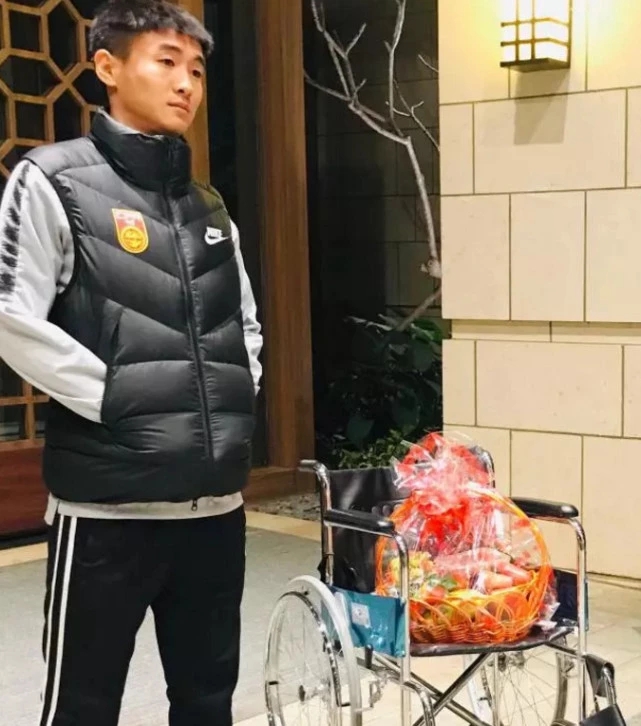 为中超华夏小将鸣不平！越南球员打中国球员就不公开道歉吗？