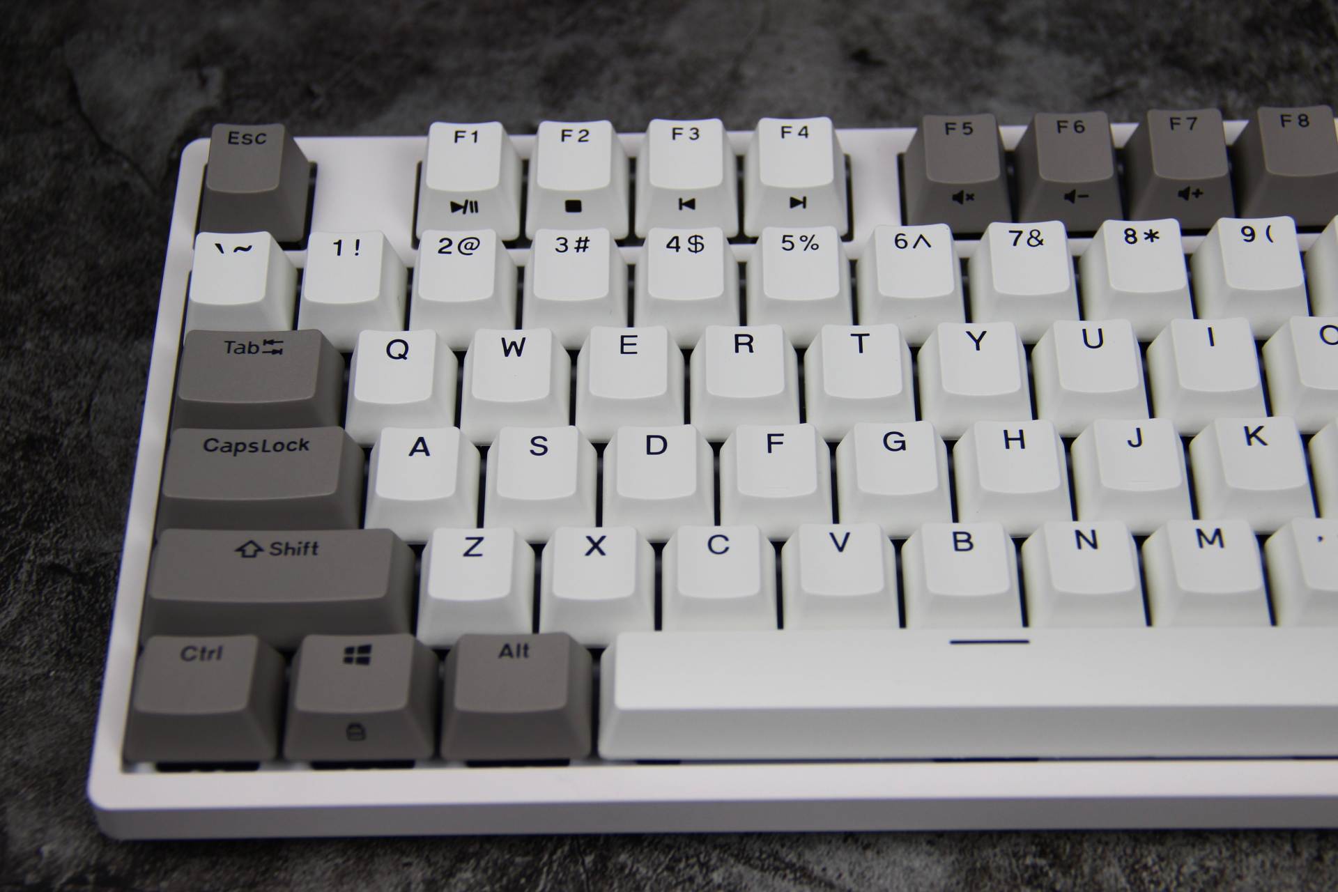 推荐一款新手使用的青轴机械键盘,银轴冰蓝灯机械键盘推荐