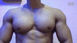 混血肌肉男模被“硬核阿姨”袭胸？她们做了我不敢做的事！