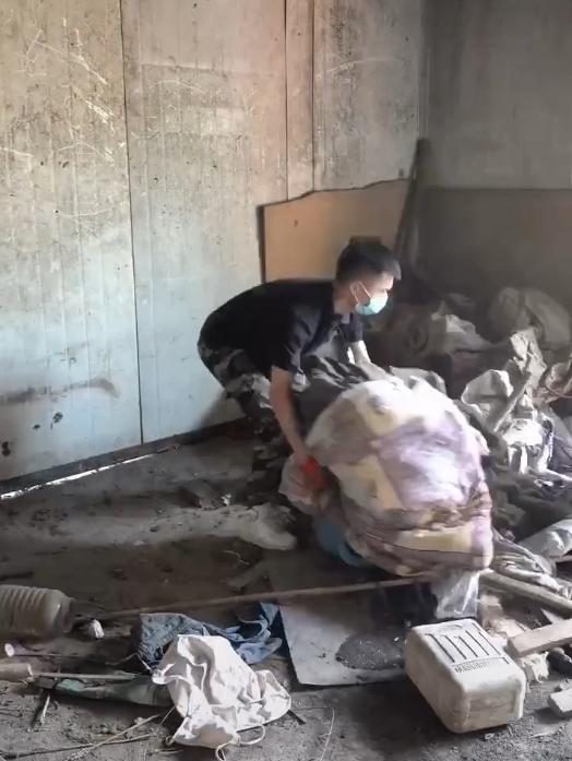 帮助贫困老人1000万粉丝,帮助贫困老人获赞200万