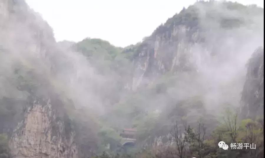 暮春之雨潇潇落,仙山云雾缥缈间~