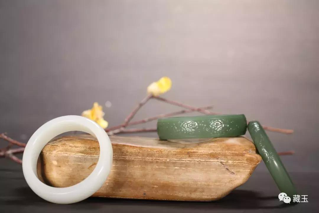 金手镯跟和田玉手镯可以一起戴吗,和田玉晴水手镯和冰晴手镯哪个好