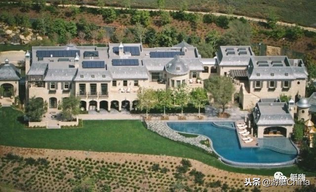 吉娘娘与刘雯一起走秀,刘雯吉娘娘同台