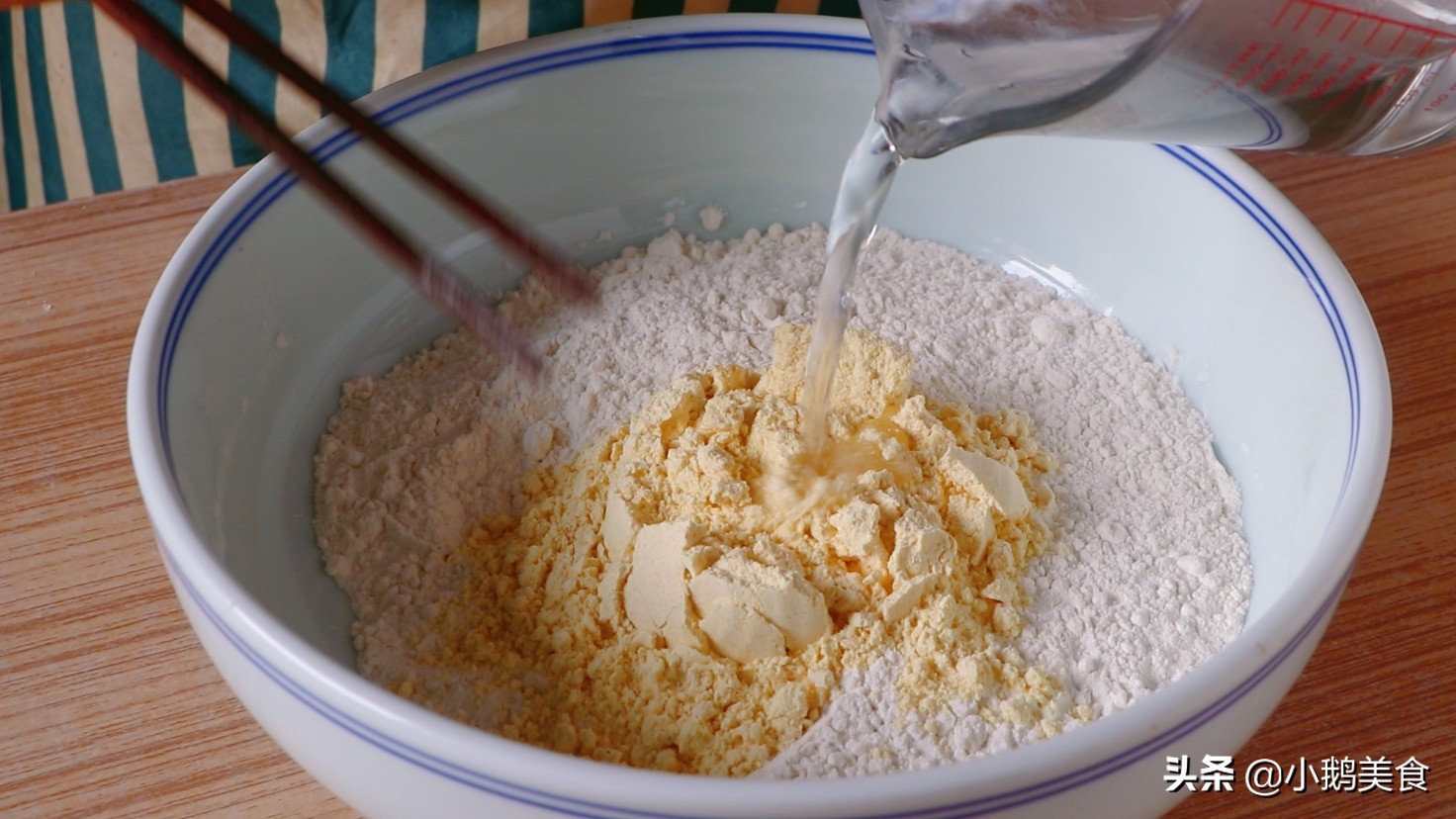 烙饼又软又不硬的做法,烙饼又干又硬的原因