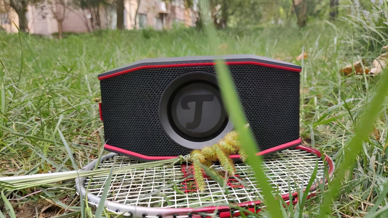 jblflip5音箱评测和德斐尔小魔盒,德斐尔户外蓝牙音箱详细评测