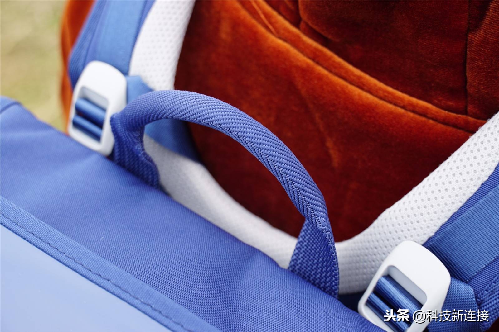 米兔书包新款,米兔书包2代与3代的差别