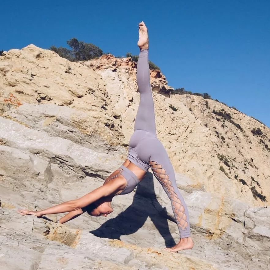 扁平臀瑜伽动作图解,改善臀宽的瑜伽动作