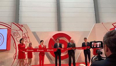 新款特斯拉modely布雷博brembo,布雷博brembo和brembo有什么区别