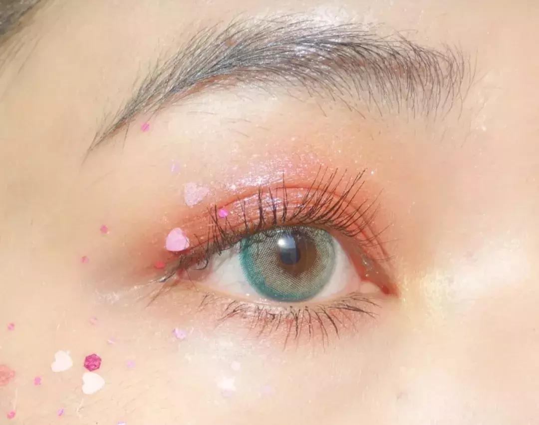 novo液体眼影试色好闪亮仙气十足,四色仙气紫色眼影盘