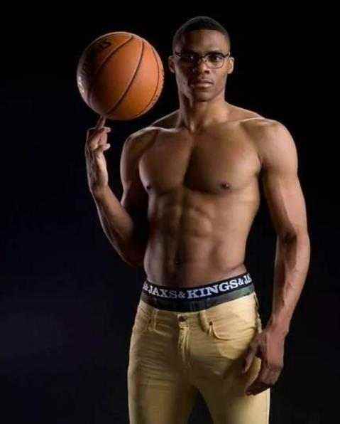 nba球员把球衣穿成紧身衣,nba球员球衣里穿的紧身衣叫什么