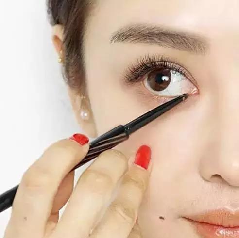 如何化显眼睛大的浓眼妆,怎么化显眼睛大的妆容