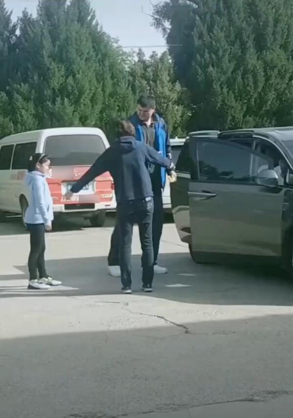 姚明和姚明的女儿身高多少,姚明女儿近照7岁身高1米6